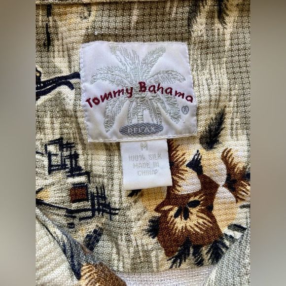 Tommy Bahama Set of Four Shirts 100% Silk Medium. - Picture 4 of 13